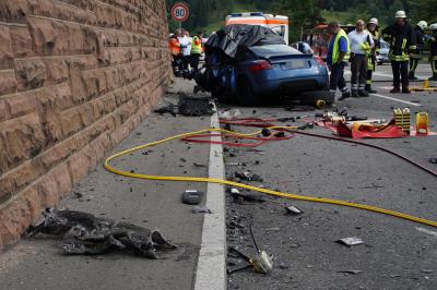 Schramberg: Toedlicher Verkehrsunfall auf der B 462 Schramberg Richtung Sulgen